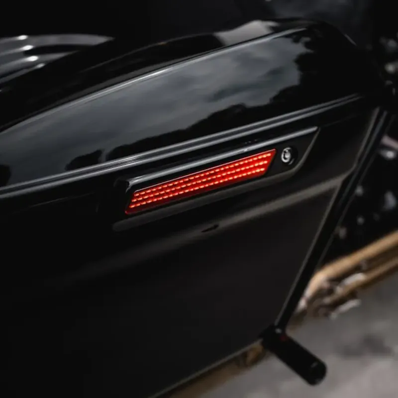 Custom Dynamics Kaksitehoiset satulalaukun salvat LED-valot Harley-moottoripyörille Tukkuhinta