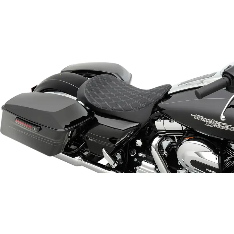 Drag Specialties EZ-ON matalaprofiilinen sooloistuin Harleylle Suosittu