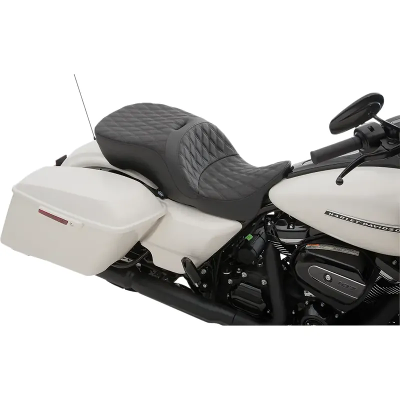 Lähetetään Heti Drag Specialties Suuri Touring eteen siirretty istuin Harley-moottoripyörään