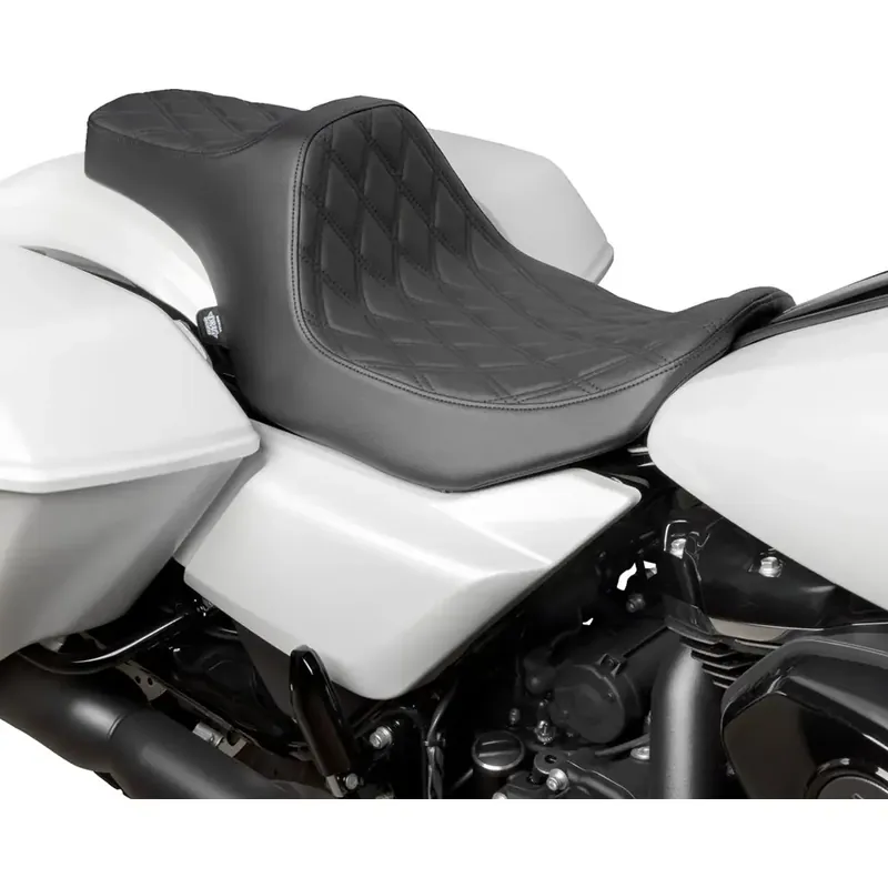 Viimeinen Mahdollisuus Drag Specialties Predator III -istuin Harleyyn