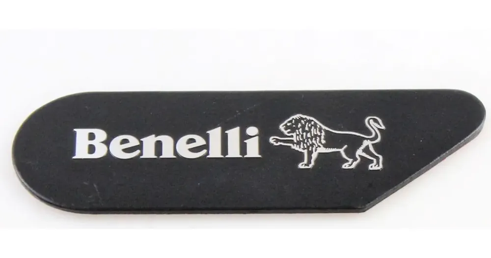 Epäsymmetrinen moottorin suojuksen tunnus Benelli Leoncino 500 Ajankohtainen