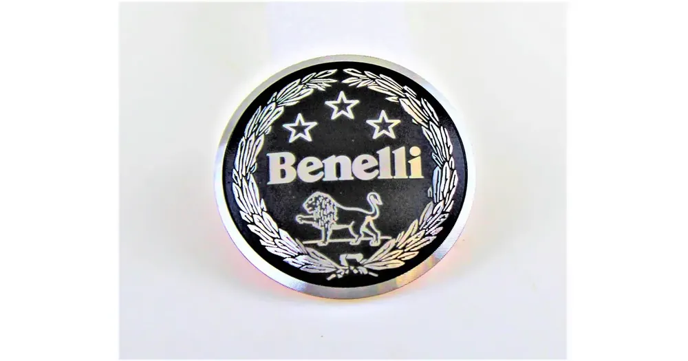 Benelli Leoncino 500 sivukatteiden tunnusmerkki Edullinen