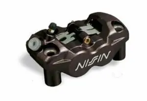 Superhinta Nissin 4 radial piston vasen musta Universal Jarrusatulat